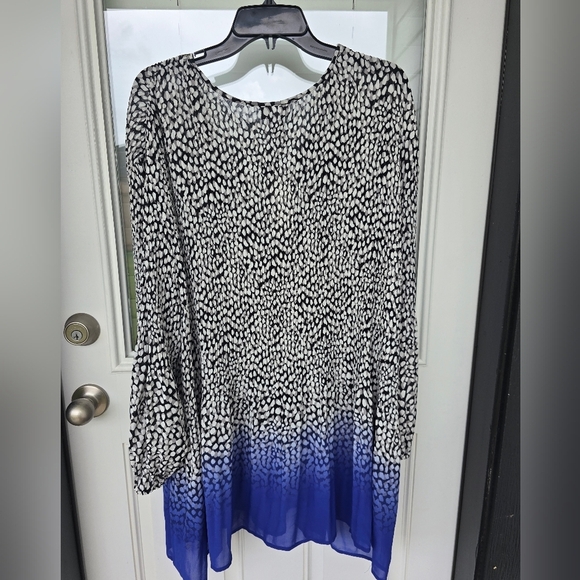 Catherines Tunic Blouse Womens 5X Plus Front Cutout Ombre Embellished New - Picture 16 of 16